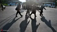 Berjalan di Kiri Jalan Belum Tentu Aman,Haruskah Diubah ke Kanan?