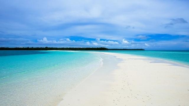 Pantai Pasir Timbul Kepulauan Warbal Maluku Tenggara