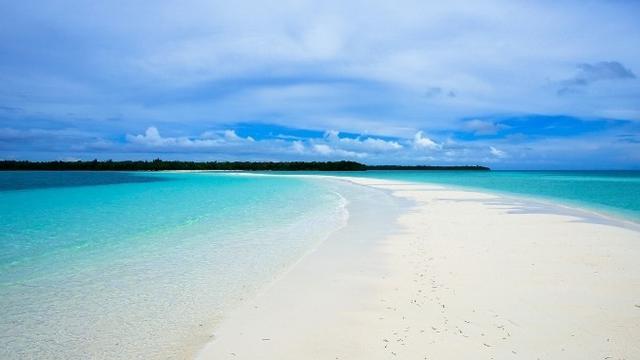 Pantai Pasir Timbul Kepulauan Warbal Maluku Tenggara