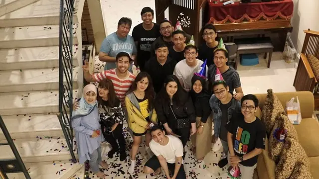 6 Potret Kebersamaan Sheila Dara dan Keluarga Vidi Aldiano, Sudah Akrab