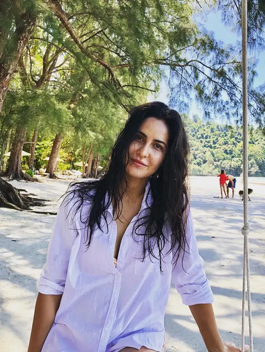 Katrina Kaif merupakan artis Bollywood keturunan Inggris, ia mempunya wajah cantik dan mata yang indah. (Foto: instagram.com/katrinakaif)