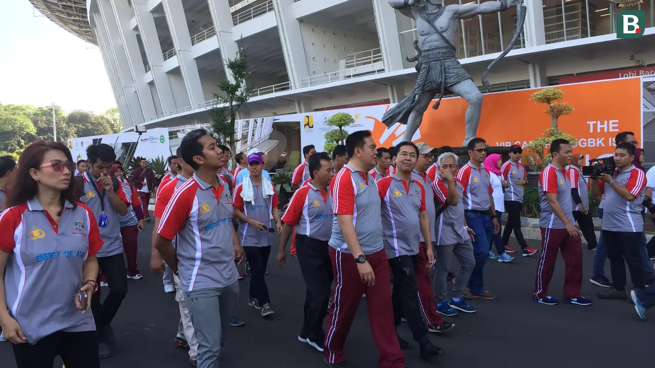 Kepolisian Republik Indonesia (Polri), Pusat Pengelola Kompleks GBK (PPK GBK), dan Indonesia Asian Games 2018 Organizing Committee (Inasgoc), menggelar olahraga jelang Asian Games 2018 Jakarta-Palembang di SUGBK, Senayan, Jakarta, Jumat (13/4/2018)