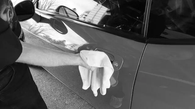 Membersihkan Mobil