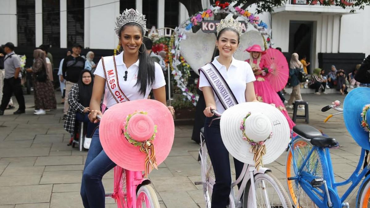 Serunya Miss Charm 2024 Rashmita Nalini Rasindran Jalan-Jalan ke Kota Tua Jakarta