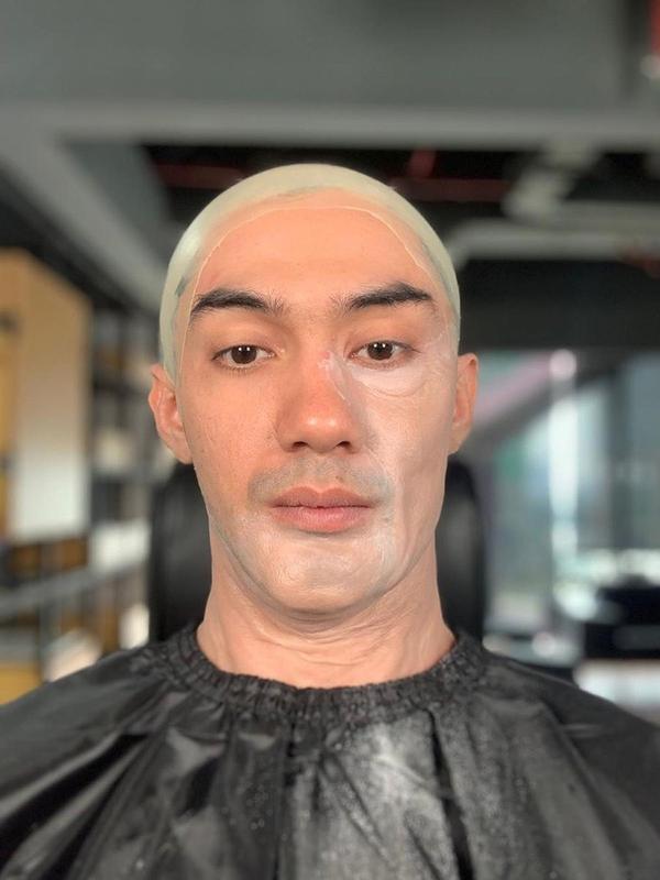 Transformasi Makeup Reza Rahadian Jadi BJ Habibie (Sumber: Instagram/orlandobassi)