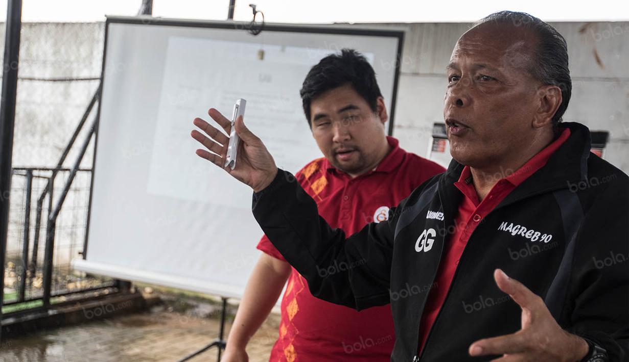 Guus Griet merupakan pelatih dengan lisensi UEFA dan KNVB Belanda yang pernah menjadi Direktur Timnas Qatar. (Bola.com/Vitalis Yogi Trisna)