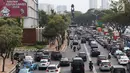Kendaraan terjebak kemacetan di kawasan Senayan, Jakarta, Sabtu (25/8). Diberlakukannya rekayasa lalu lintas serta tingginya antusias warga menonton Asian Games 2018 menyebabkan sekitar Senayan mengalami kemacetan. (Liputan6.com/Immanuel Antonius)