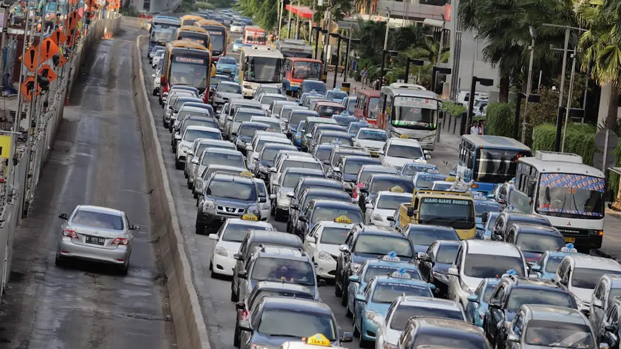 Uji Coba Larangan Sepeda Motor di Thamrin Tak Efektif?