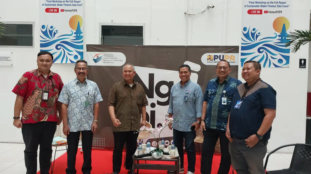Komisioner BP Tapera Adi Setianto (kedua dari kiri) dalam agenda Ngobrol Santai (Ngobras) seputar aturan terbaru harga rumah subsidi di Kementerian PUPR, Jumat (21/7/2023).