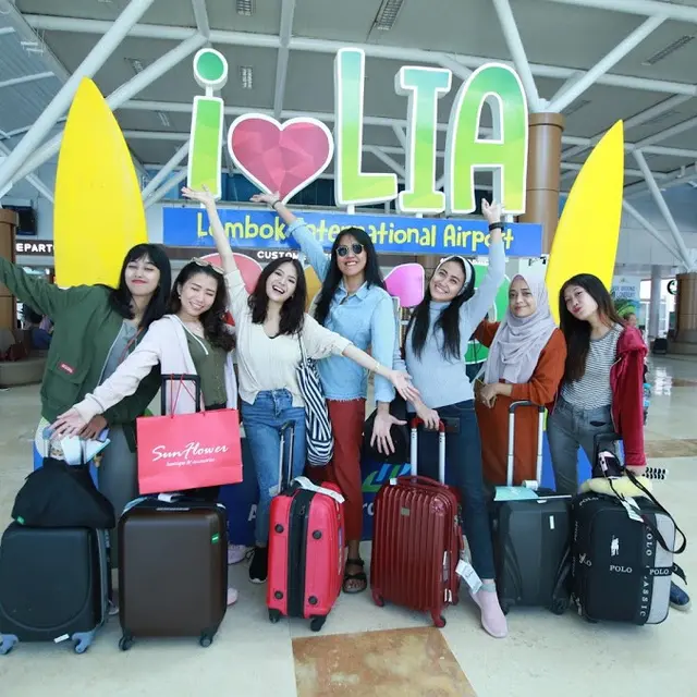 Liburan Bareng Andalan Feminine Care: Mendaki Bukit Merese dan Pound Fit di Pantai Mawun
