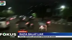 Bahkan seorang remaja yang kabur di lokasi nekat melawan arus guna menghindari kejaran petugas.