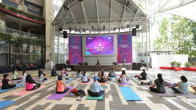 Yoga bersama Active Barn di Fimela Fest 2018