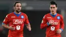  Gonzalo Higuain (kanan) merayakan gol berasama rekannya  Jose Maria Callejon saat Napoli bertemu Lazio pada lanjutan Serie A Liga Italia di Stadion Renzo Barbera, Palermo, Kamis (4/2/2016) dini hari WIB. (AFP/Alberto Pizzoli)