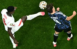 Hujan Tekel dan Nol Gol di Babak Pertama Inggris vs Argentina