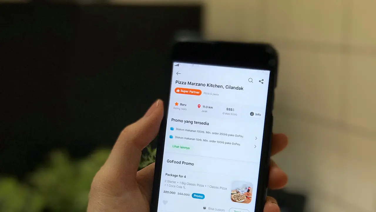 Order makanan lewat GoFood