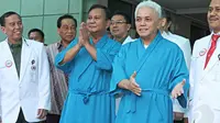 Prabowo-Hatta yang menjalani pemeriksaan kesehatan di RSPAD datang tanpa membawa banyak ajudan serta tidak terlihat hiruk-pikuk pendukung pasangan capres-cawapres ini, Jumat (23/5/14). (Liputan6.com/Faizal Fanani)