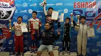 Sergio Noor (tengah) jadi juara di kelas Mini Rok pada kejuaraan Eshark Rok Cup di Sirkuit Sentul (Istimewa/Liputan6.com)