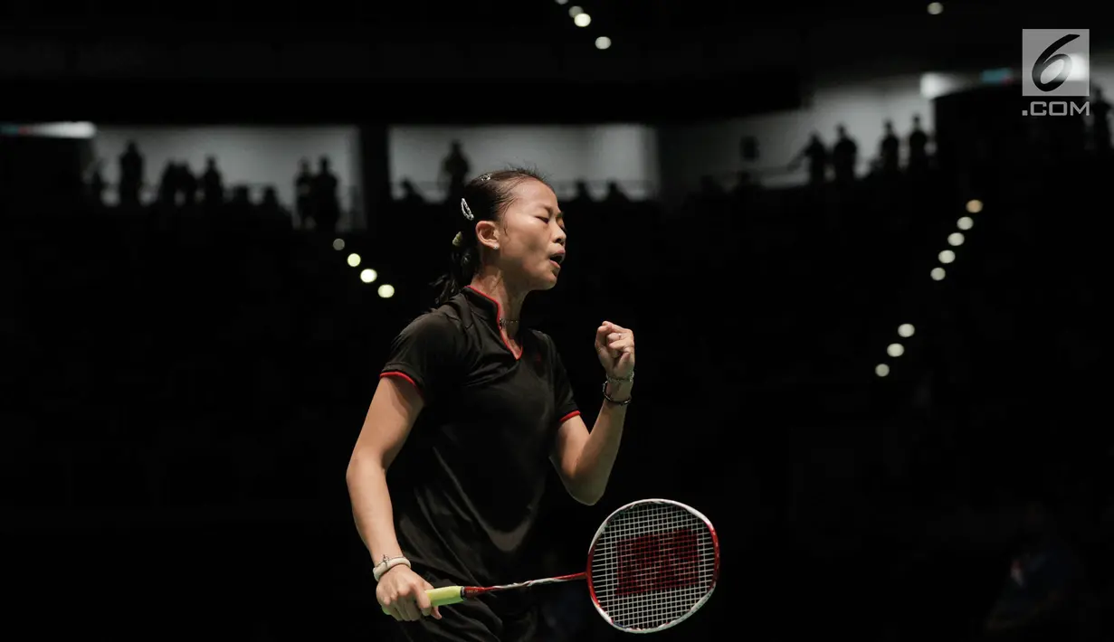Ekspresi pebulu tangkis putri Indonesia Fitriani usai mendapat poin saat melawan Malaysia dalam laga perempat final Sea Games 2017 di Axiata Arena, Kuala Lumpur, Malaysia, Rabu (27/8). Indonesia kalah dengan skor 21-12. (Liputan6.com/Faizal Fanani)