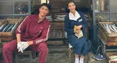 Tayang perdana pada 7 Maret 2025, drama "When Life Gives You Tangerines" sukses besar dengan masuk TOP 10 serial Netflix non-Inggris di 24 negara. Kisah cinta Ae-soon (IU) dan Gwan-sik (Park Bo Gum) di Pulau Jeju tahun 1960-an berhasil memikat hati penonton lewat chemistry kuat keduanya, yang ternyata berawal dari keakraban mereka sejak lama. (Liputan6.com/IG/@dlwlrma)