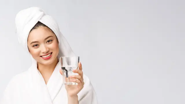 7 Cara Cepat Menghidrasi Kulit Dehidrasi dalam Semalam agar Wajah Kembali Lembap dan Sehat