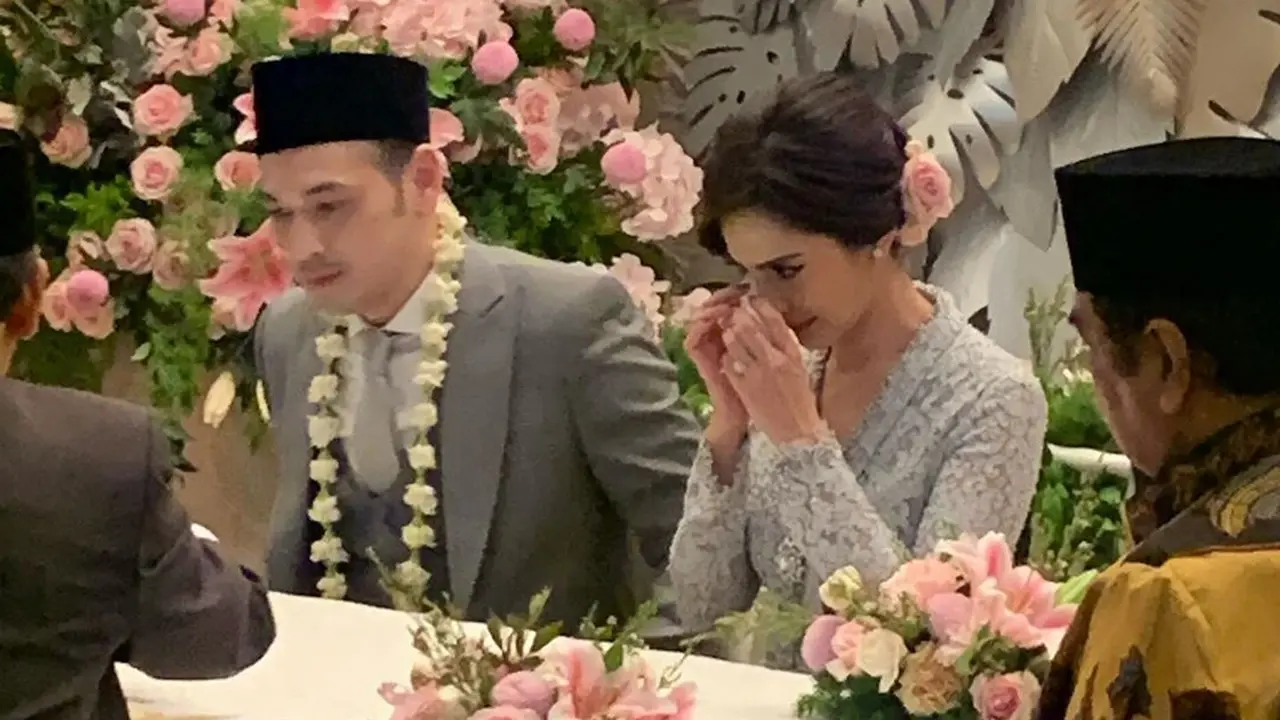 7 Gaya Seleb di Pernikahan Cut Tari dan Richard Kevin, Cantik dan Tampan