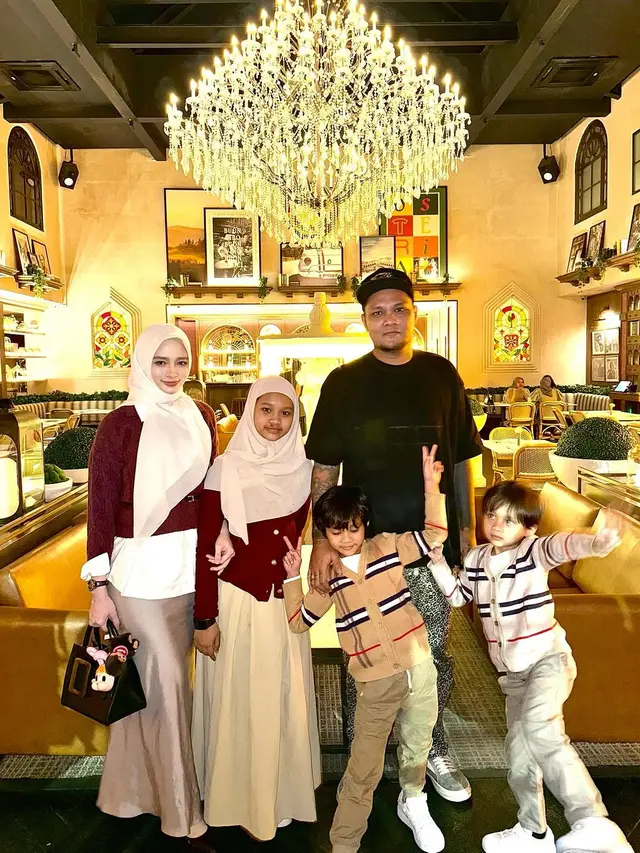6 Potret Inara Rusli Buka Puasa Bareng Virgoun, Kesampingkan Ego demi Anak