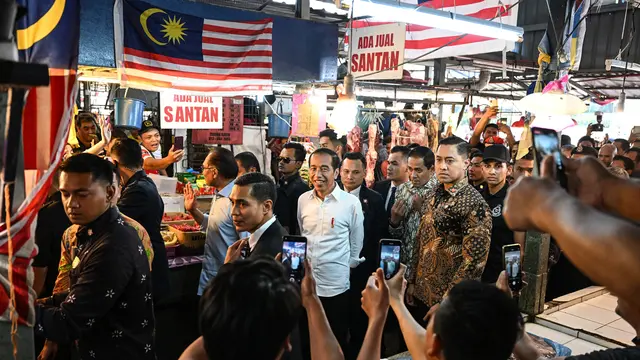 Potret Presiden Jokowi Blusukan ke Pasar di Kuala Lumpur