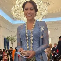 6 Potret Kartika Sari Dewi Soekarno Berkebaya Biru Hadiri HUT RI di Istana Merdeka