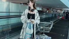 Pemilik nama lengkap Ghalia Robyul Adawiyah atau Ghea Youbi sering mencuri perhatian publik lewat parasnya yang cantik dan gaya stylish-nya memakai kaca mata hitam yang ia unggah ke akun Instagram miliknya. (Instagram/gheayoubi)