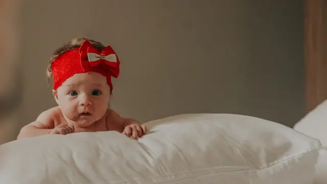 Ilustrasi bayi perempuan