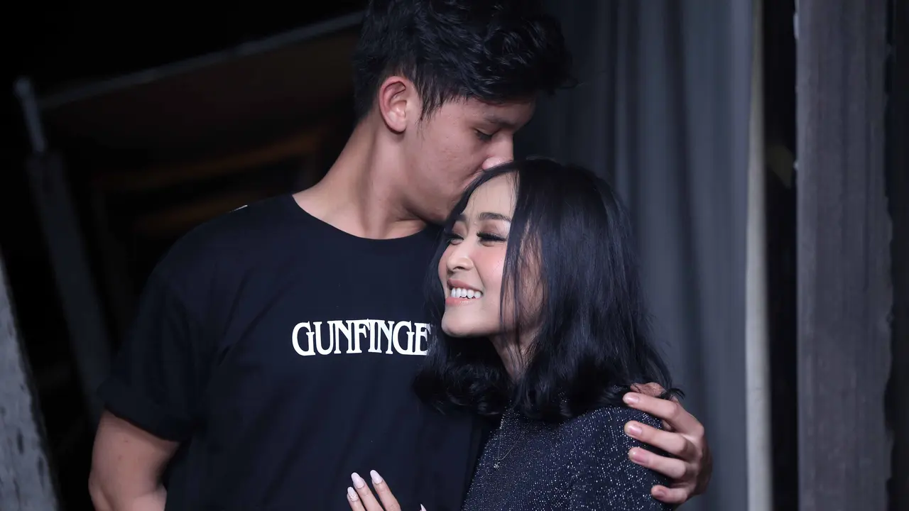 Rinni Wulandari dan Jevin Julian