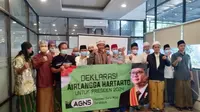 Guru Ngaji di Surabaya deklarasi dukung Airlangga maju Pilpres 2024. (Dian Kurniawan/Liputan6.com)