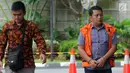 Tersangka Staf Kemenpora Eko Triyanto dikawal petugas saat menjalani pemeriksaan lanjutan di gedung KPK, Jakarta, Rabu (30/1). Eko Triyanto ditahan bersama 4 tersangka terkait dana hibah pemerintah kapada KONI melalui Kemenpora. (merdeka.com/Dwi Narwoko)