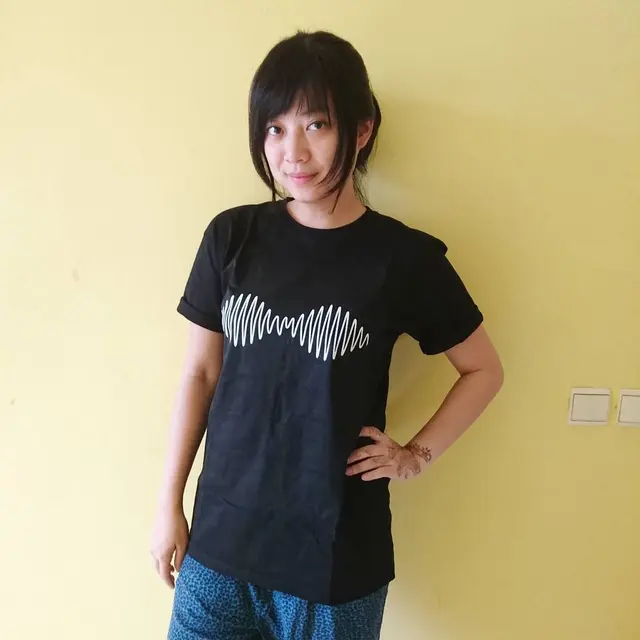 Potret Leony dengan Berbagai Gaya Rambut, Terbaru Dipotong Super Pendek