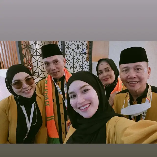 Ayu Ting Ting mengunggah momen berangkat umrah pada tahun 2022 (Foto: Instagram @ayutingting92)