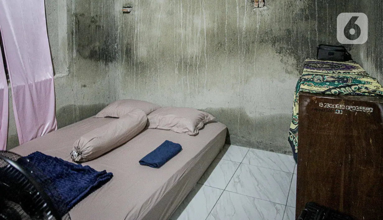 Suasana kamar tempat calon presiden nomor urut 3 Ganjar Pranowo saat menginap di rumah warga di Tegal, Jawa Tengah, Rabu (10/1/2024). (Liputan6.com/Faizal Fanani)
