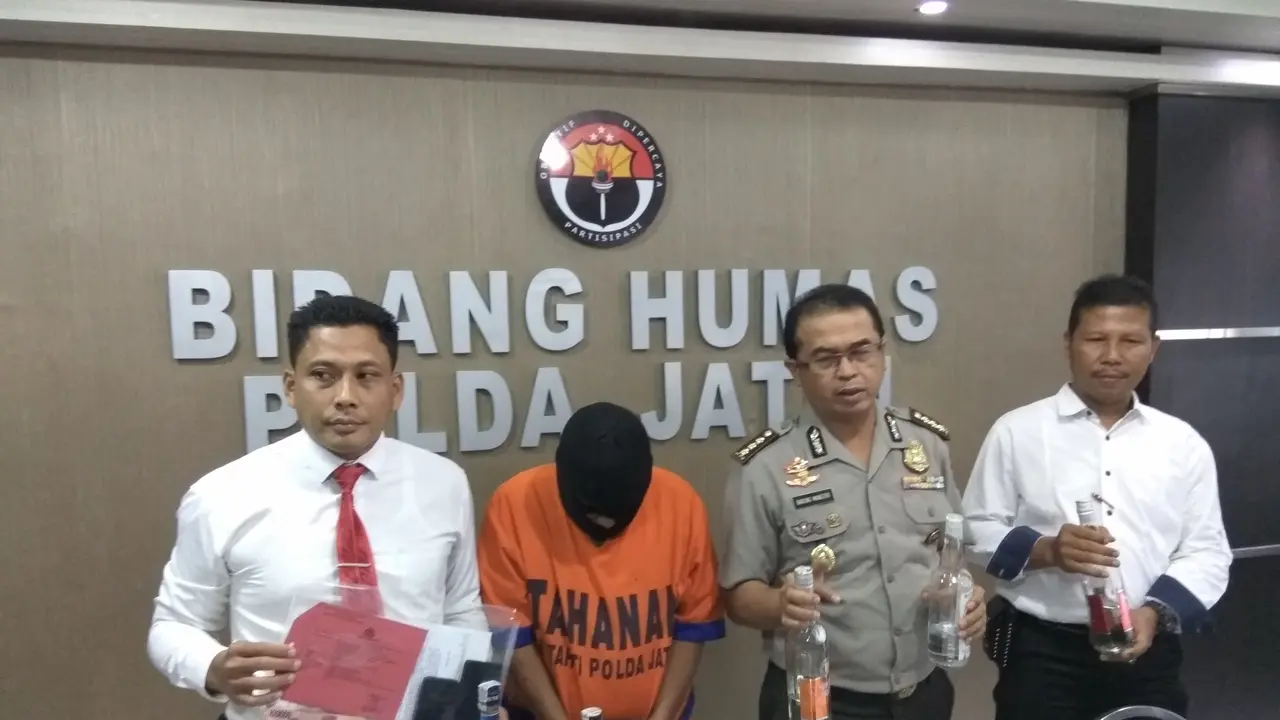 Manajer Tempat Karaoke Keluarga Tersangka Kasus Tari Telanjang 