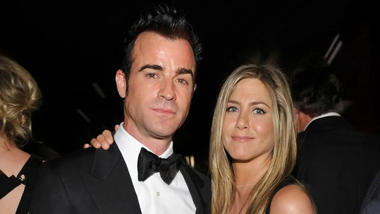 aniston-131217b.jpg