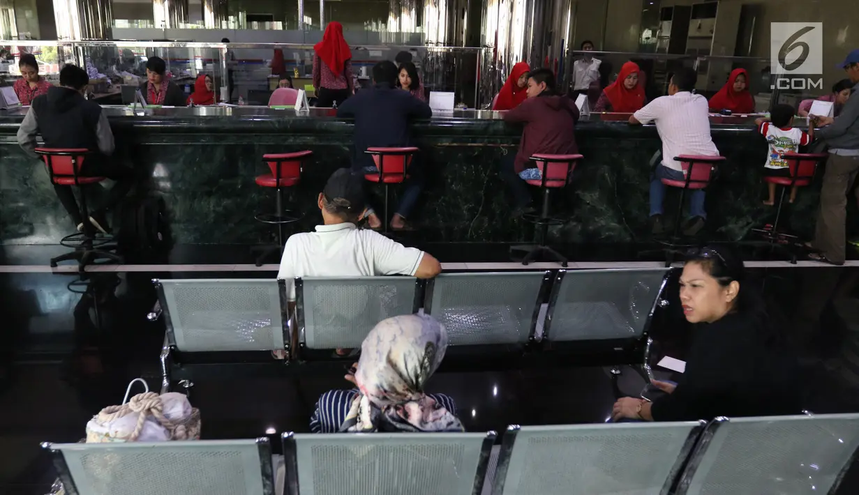 Suasana penjualan tiket pesawat Lion Air di Kantor Pusat Lion Air, Jakarta, Senin (29/10). Jatuhnya pesawat Lion Air dengan rute Jakarta-Pangkal Pinang tidak mempengaruhi penjualan tiket maskapai penerbangan tersebut. (Liputan6.com/Angga Yuniar)