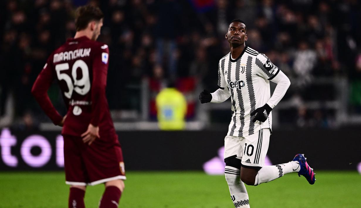 Pemain Juventus, Paul Pogba berlari memasuki lapangan pada laga lanjutan Liga Italia 2022/2023 melawan Torino yang berlangsung di Allianz Stadium, 28 Februari 2023. Pogba menggantikan Enzo Barrenechea pada menit ke-69. (AFP/Marco Bertorello)