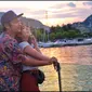 Gading Marten dan Gisel saat liburan bersama ke Danau Como, Italia, pada Juni 2018 lalu (Dok. Instagram/@gadiiing/https://www.instagram.com/p/BkWwPSjnNNx/Komarudin)