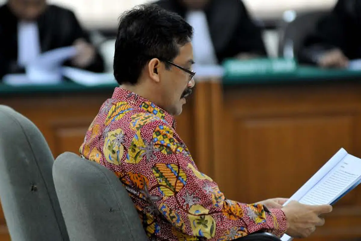[FOTO] Andi Mallarangeng Tampak Tegang di Sidang Perdana