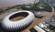 Pemandangan udara dari stadion Beira-Rio tim sepak bola Brasil Internacional yang terendam banjir di Porto Alegre, negara bagian Rio Grande do Sul, Brasil, pada 6 Mei 2024. (Renan MATTOS / AGENCIA RBS / AFP)