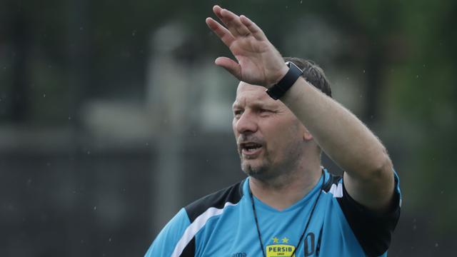 Respons Dejan Antonic terhadap Desakan Mundur dari Bobotoh Persib