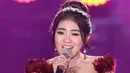 Di Konser Raya 23 Tahun Indosiar, merupakan hal yang membanggakan bagi Via Vallen untuk bisa berduat di panggung megah bersama dengan musisi senior, Iwan Fals. (Bambang E.Ros/Bintang.com)
