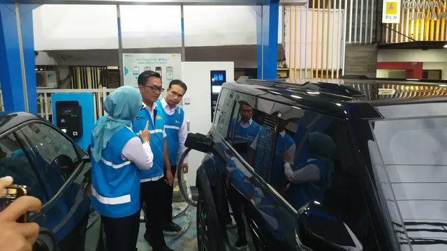 Wakil Kepala Badan Pengaturan BUMN Aminuddin Ma'ruf melakukan kunjungan kerja ke Kantor PLN UID Jawa Timur di Surabaya, Senin petang (22/12/2025).