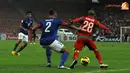 Duel Pemain Indonesia, Otovianus Maniani (kanan) dengan Pemain Malaysia, Mahalli (kiri)dalam Laga Piala AFF Suzuki 2012 antara Malaysia vs Indonesia di Stadion Bukit Jalil, Kuala Lumpur, Malaysia. pertandingan berakhir dengan skor 2-0 untuk Malaysia.
