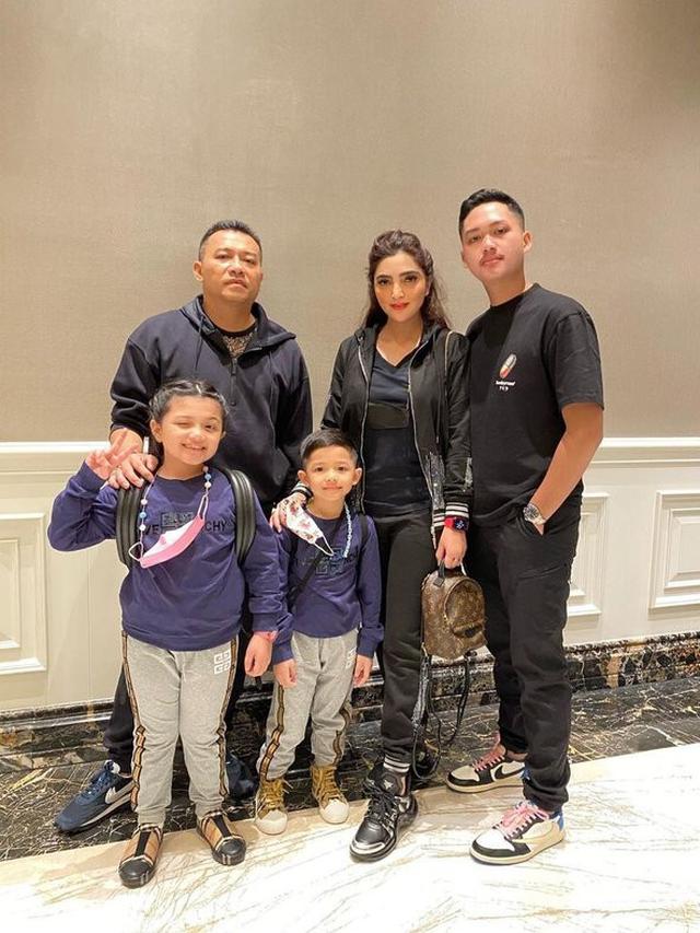 6 Momen Keluarga Atta dan Aurel Berangkat ke Turki, Thariq dan Fuji Curi Perhatian