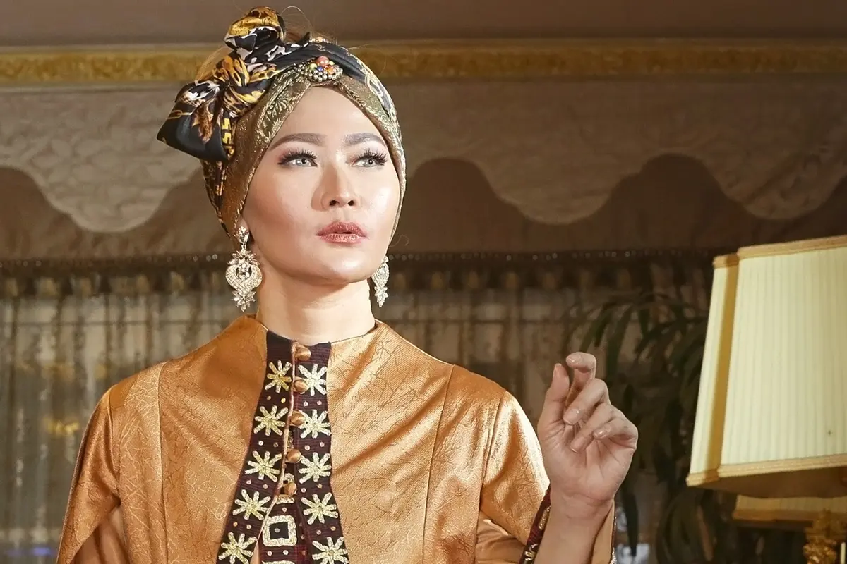 Gaya Fashion Inul Daratista yang Elegan nan Mempesona
