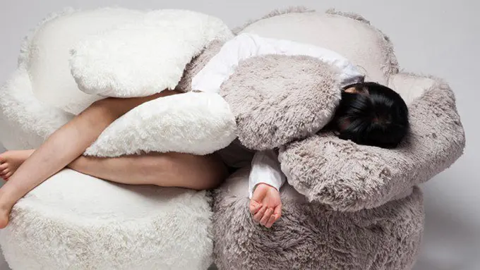 Kamu Jomblo? Berarti Wajib Punya Sofa Ini Biar Berasa Punya Pacar